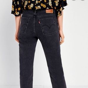 wedgie black levi’s size 27